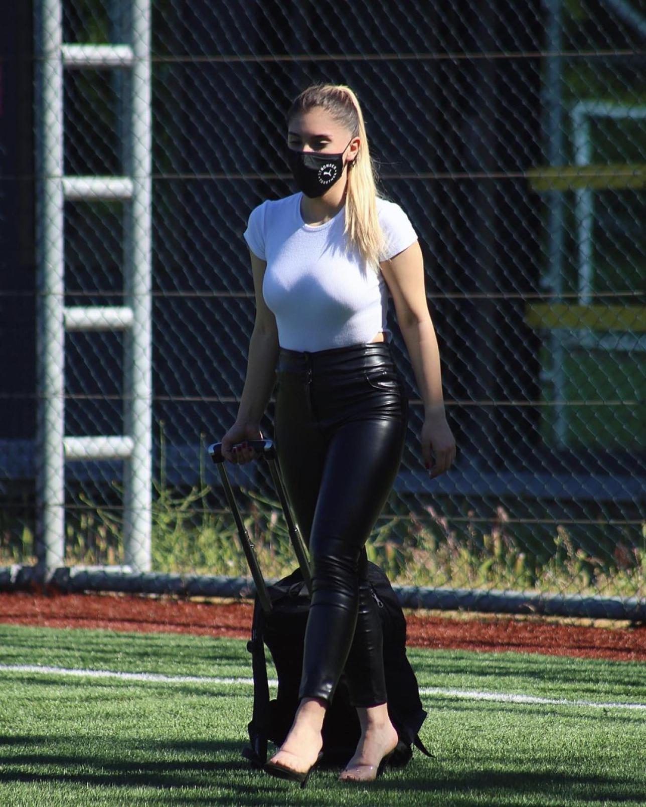 Elif Karaarslan spaceruję